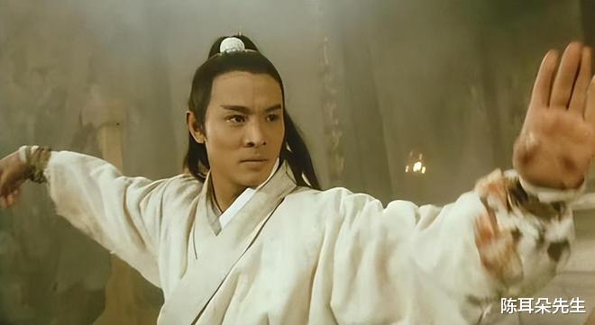 张敏|张敏：李连杰戴着墨镜，用了一招空中一字马，就把飞镖踢走了