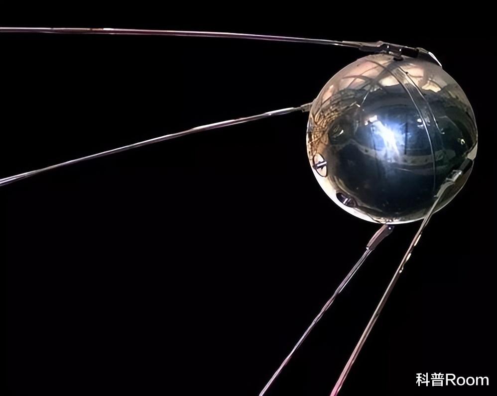 登上太空一定安全吗?美女教师空中瞬间香消玉殒,小狗直接热死