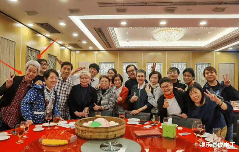 叶童|59岁叶童近照曝光！头发花白老年斑长满脸，身形消瘦眼迷离显病态