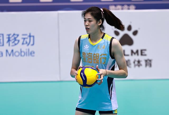 李盈莹|55岁蔡斌特训，权威媒体送惊喜，恭喜23岁李盈莹，朱婷太开心
