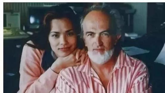 韦唯|韦唯：嫁国外后，险被丈夫暗杀，死里逃生回国，与3子相依为命