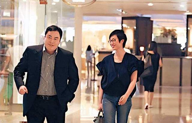 香港小姐|8位港姐窘况：有人抵押皇冠还债，有人菜市场摆摊，个个风光不再