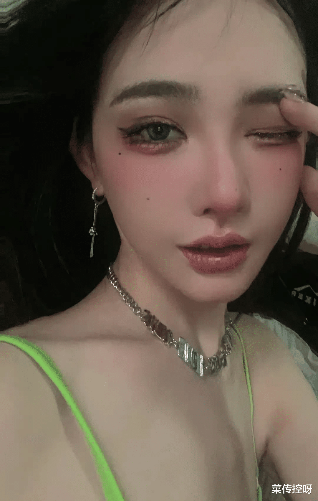 |在一起三年的嫂子发文了,原来大帅哥LYF也是时间大师