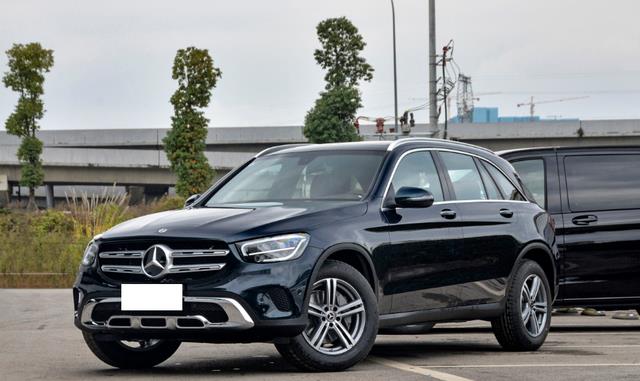 开了1年多奔驰GLC，第一次开岚图FREE，认清奔驰和国产豪车的差距