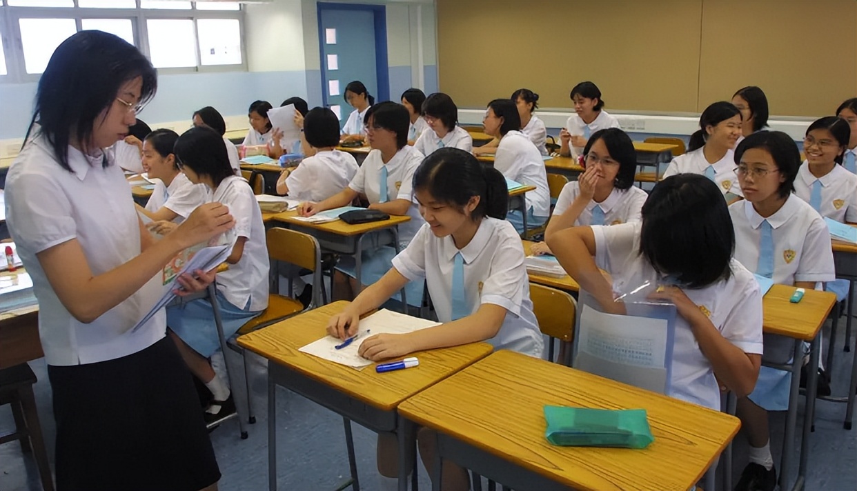 教师|有种整容叫“当老师”,前后对比差点认不出,网友:我本人没错了