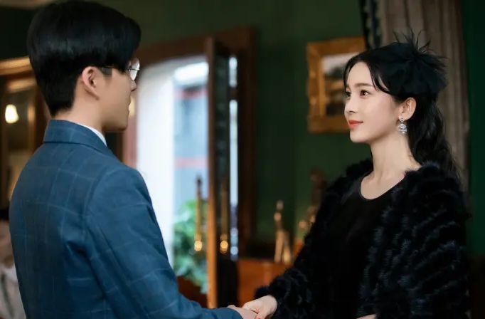 窦骁|窦骁发文庆新剧收官,刻意不晒与陈都灵合照,漏掉赵樱子引发热议