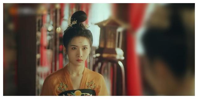 虚颜|一集只有10分钟，观众争相追捧，短剧《虚颜》凭什么比正剧播得好