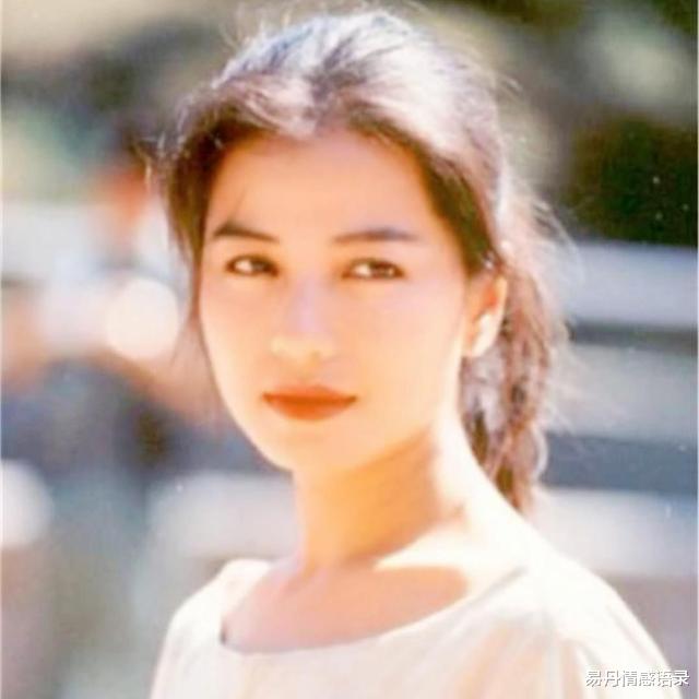 美丽|还迷恋排骨胸呢？18位“挂历女神”告诉你，珠圆玉润才是绝色