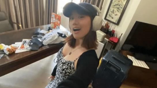 贾静雯|贾静雯17岁女儿晒性感照片惹强烈争议，还回怼继父：“我的事情不要你管！”