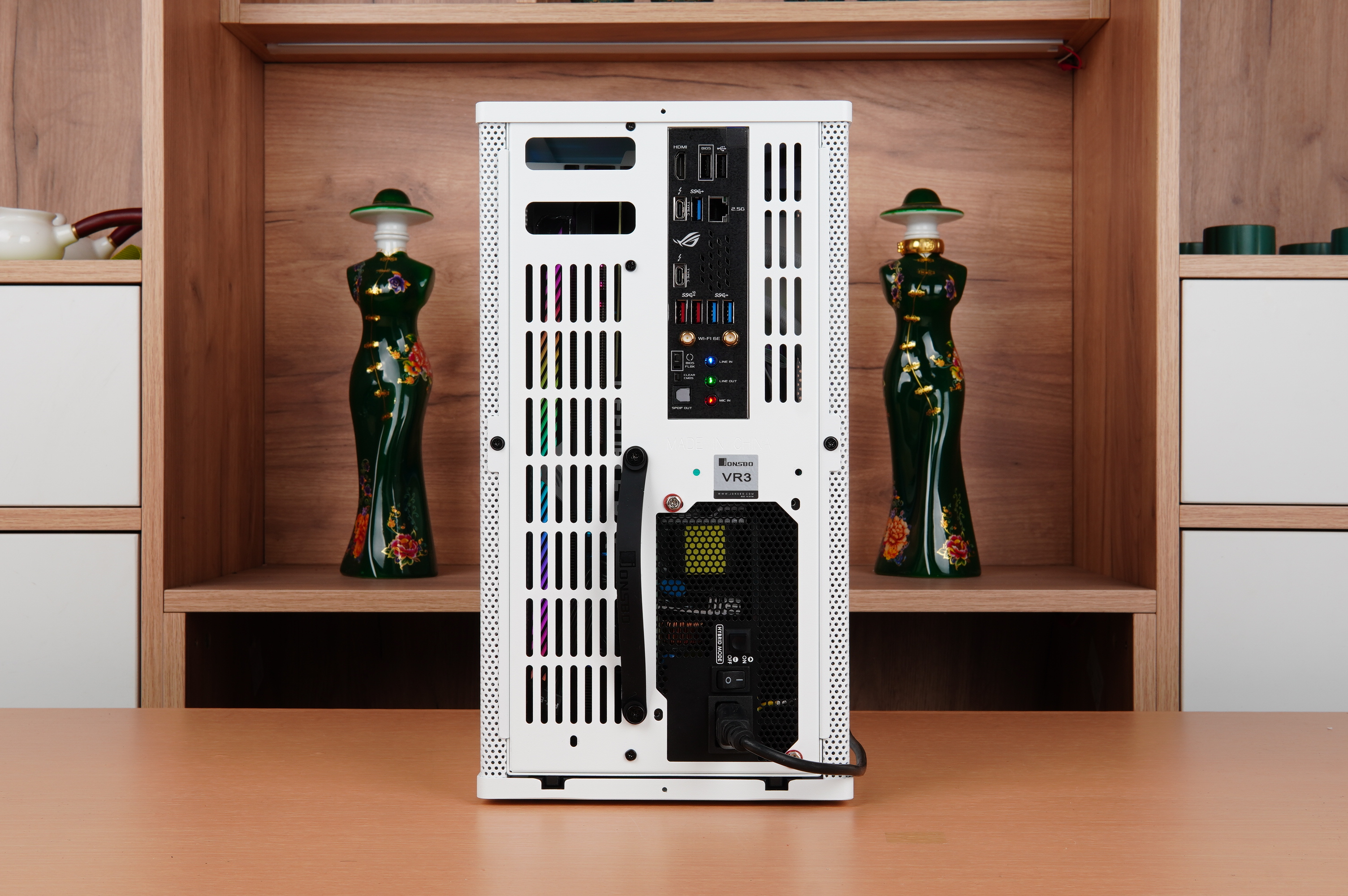 VR|非常像某種家里角落常見的籮筐，喬思伯VR3裝機實測