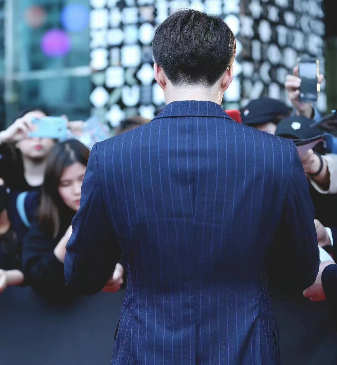 程潇|头大肩窄、小短腿、双下巴赘肉,没修图的男明星真是没眼看