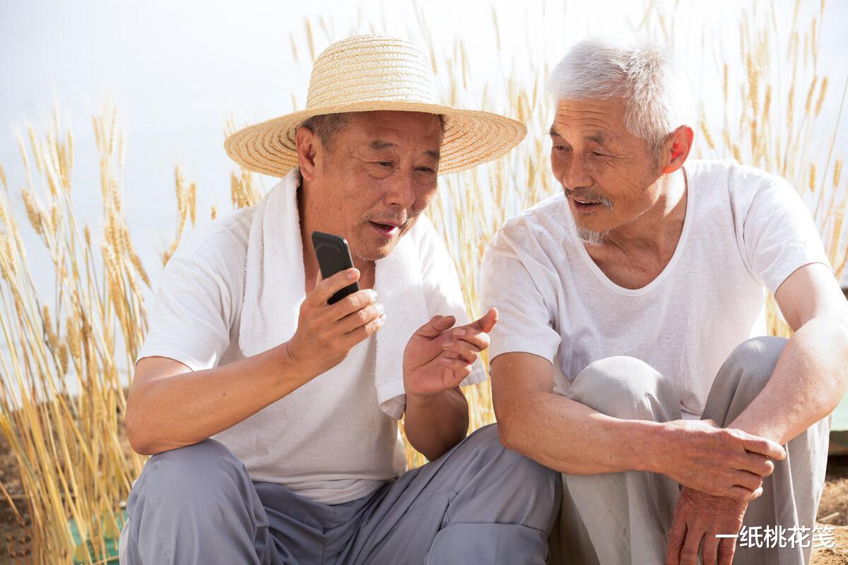 70岁大爷对92岁父亲哭诉:爹,你不咽气,我早晚要被你拖垮
