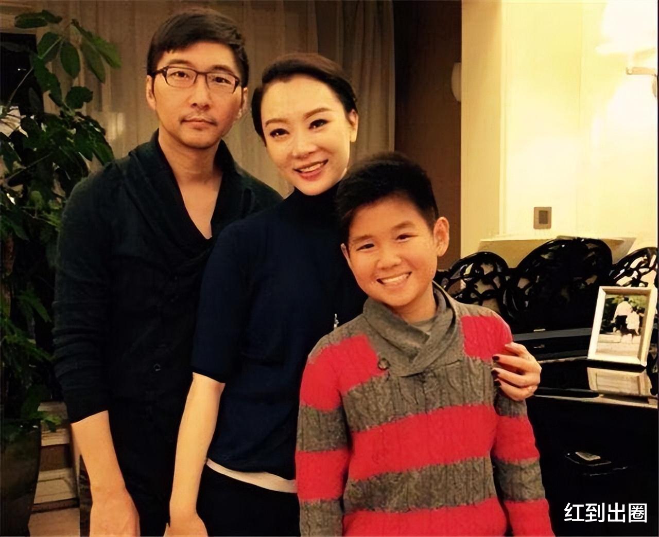 陈数|陈数养女母亲节表孝心，送花合影全程不见继子，曾和赵胤胤传离婚