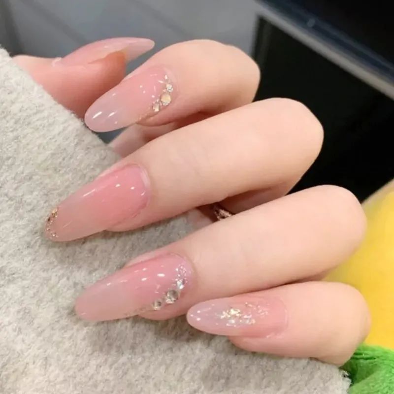 韭菜 简约气质的过年款美甲来了，快美起来！