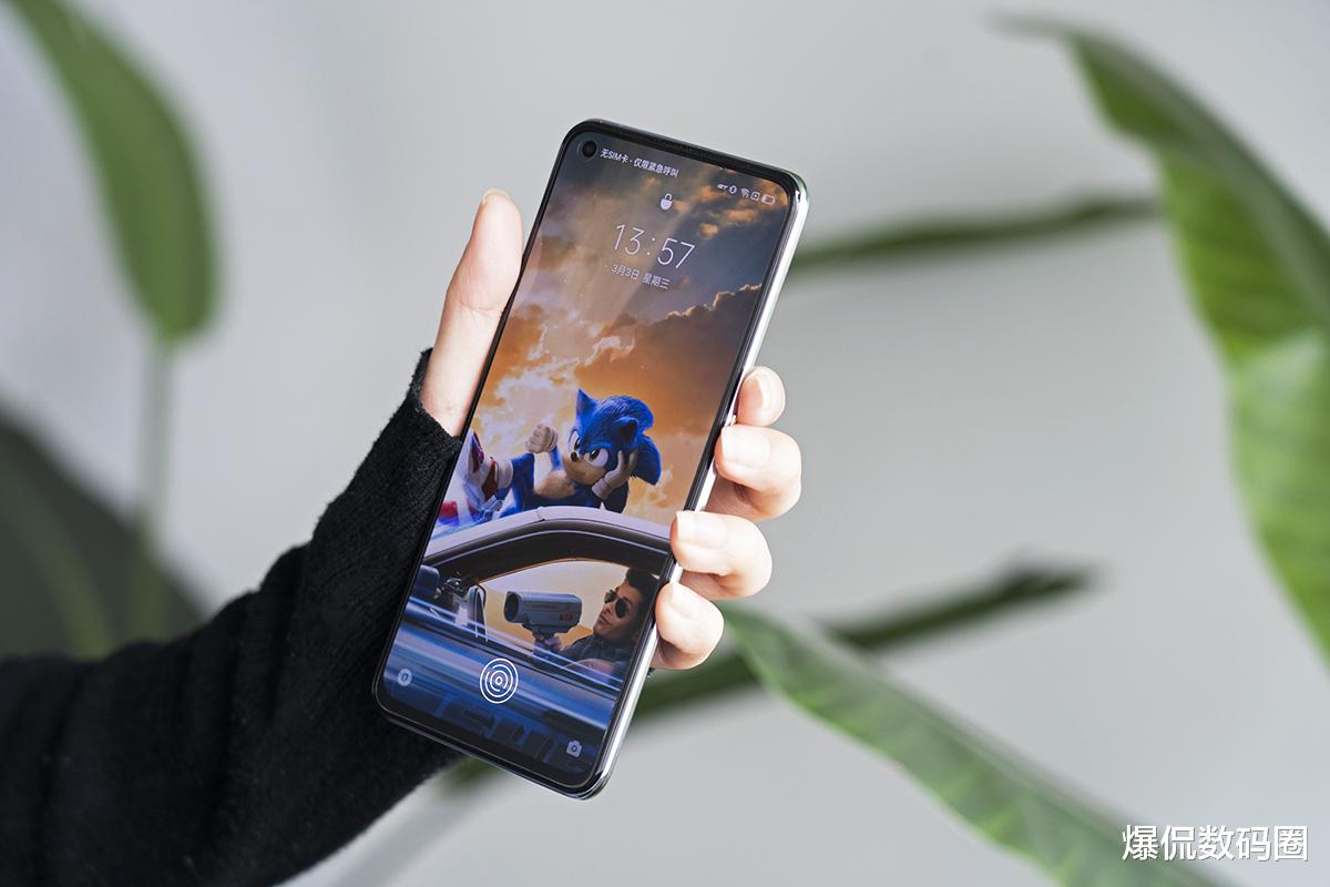 显示器|何必花冤枉钱！盘点2月份超值的4款手机，都可以列入闭眼买清单