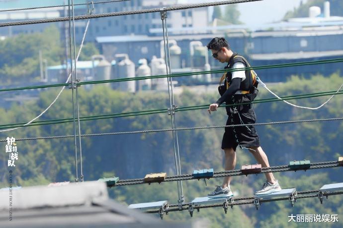 王思佳|30岁的黄景瑜突发疾病！录制《极限挑战》险晕倒，已紧急送医抢救