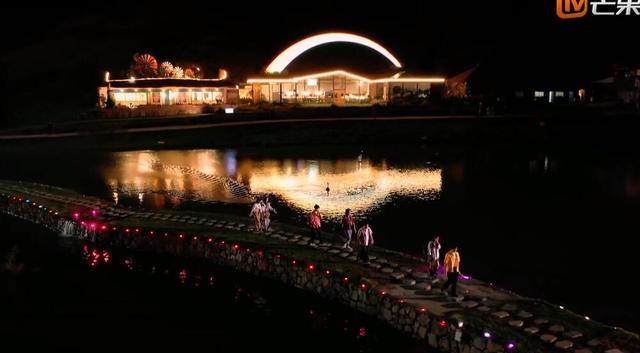 殷桃|《中餐厅6》42岁的殷桃好美!嘉宾营业难度降低,还有两位厨师