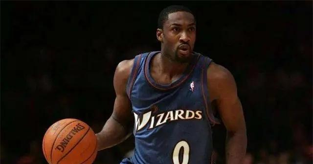 勒布朗·詹姆斯|暴富之后的NBA球员，都有着怎样的变化呢？詹姆斯是炫富天花板