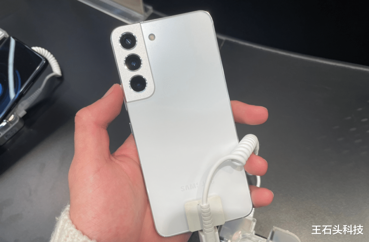 四边“等宽”的安卓旗舰，国行版正式发布，定价4999元起售！