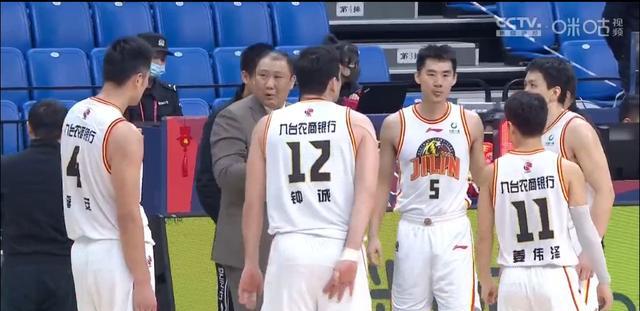 杜锋|姜宇星李安双双砍下20分，廖三宁24分，吉林男篮88-87险胜北控