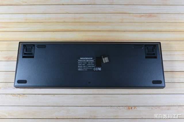 精致制作的百键，操作丝滑触发灵敏-新贵GM1000机械键盘