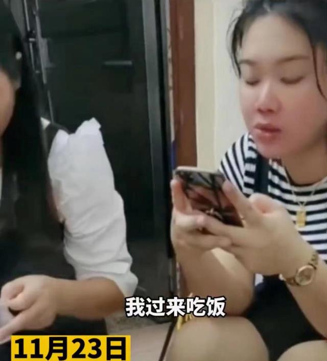 |男子被同事喊去吃饭，下一秒全是女同事：叫我AA，女的却免单