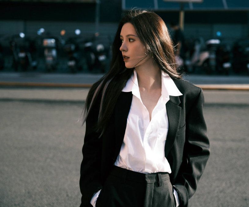 杨雨潼|张予曦有多适合粉色西装?明眸皓齿气场强大,甜酷气质完美切换