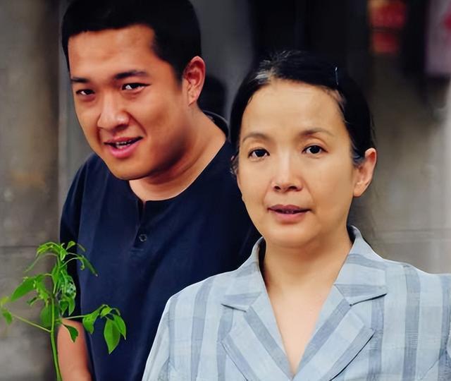 |孙海英吕丽萍回国养老遭抵制!资产达数十亿,曾扬言永不回国