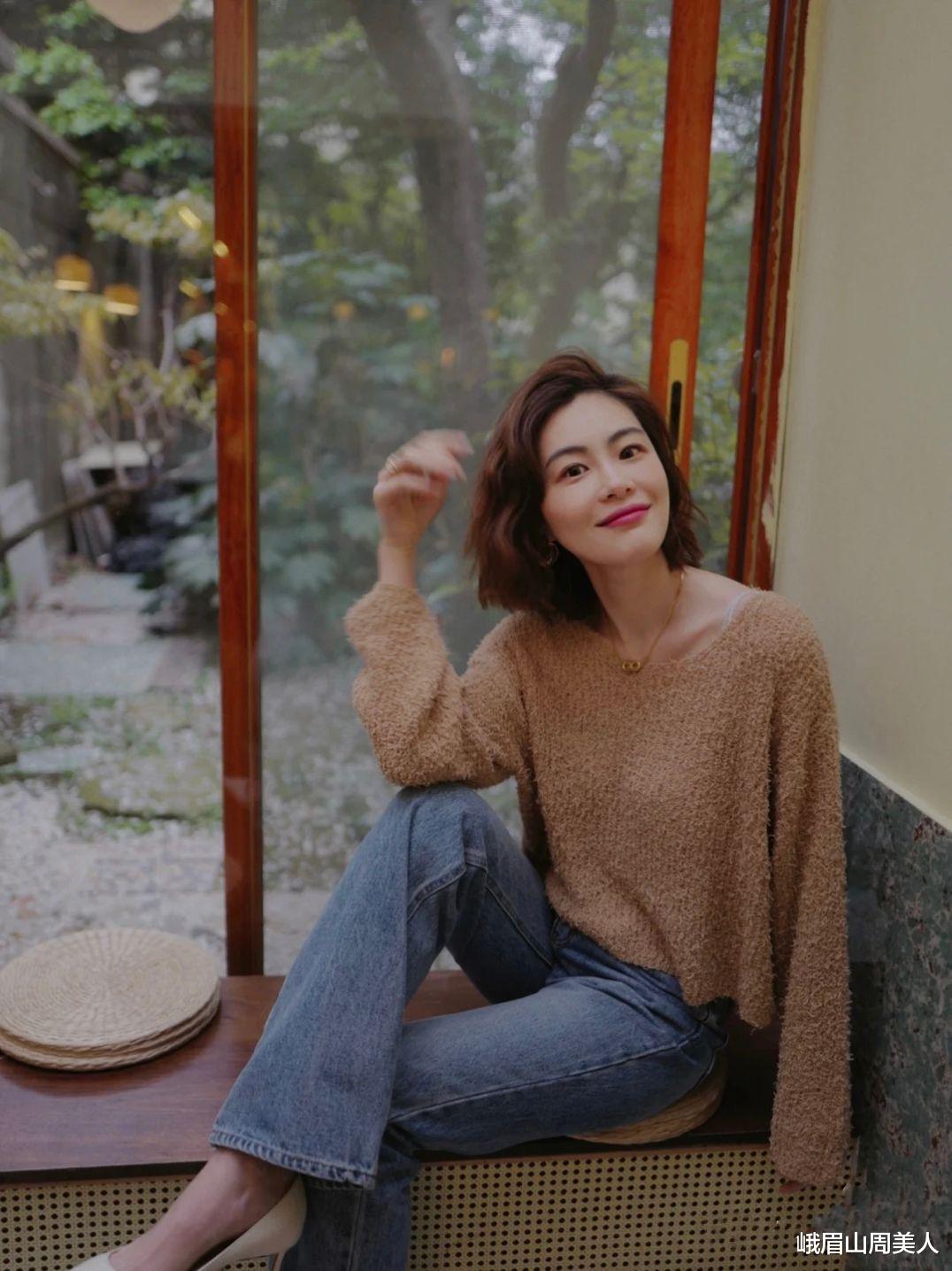 发型 ?建议中年女人,远离这3种“发型”!显老还拉低气质,很多人都留过