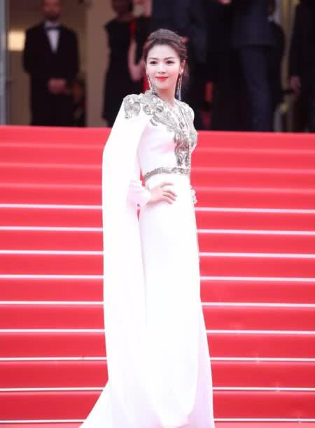 巩俐|2018年金马奖颁奖典礼上，巩俐黑脸拒绝颁奖，她受了怎样的屈辱？