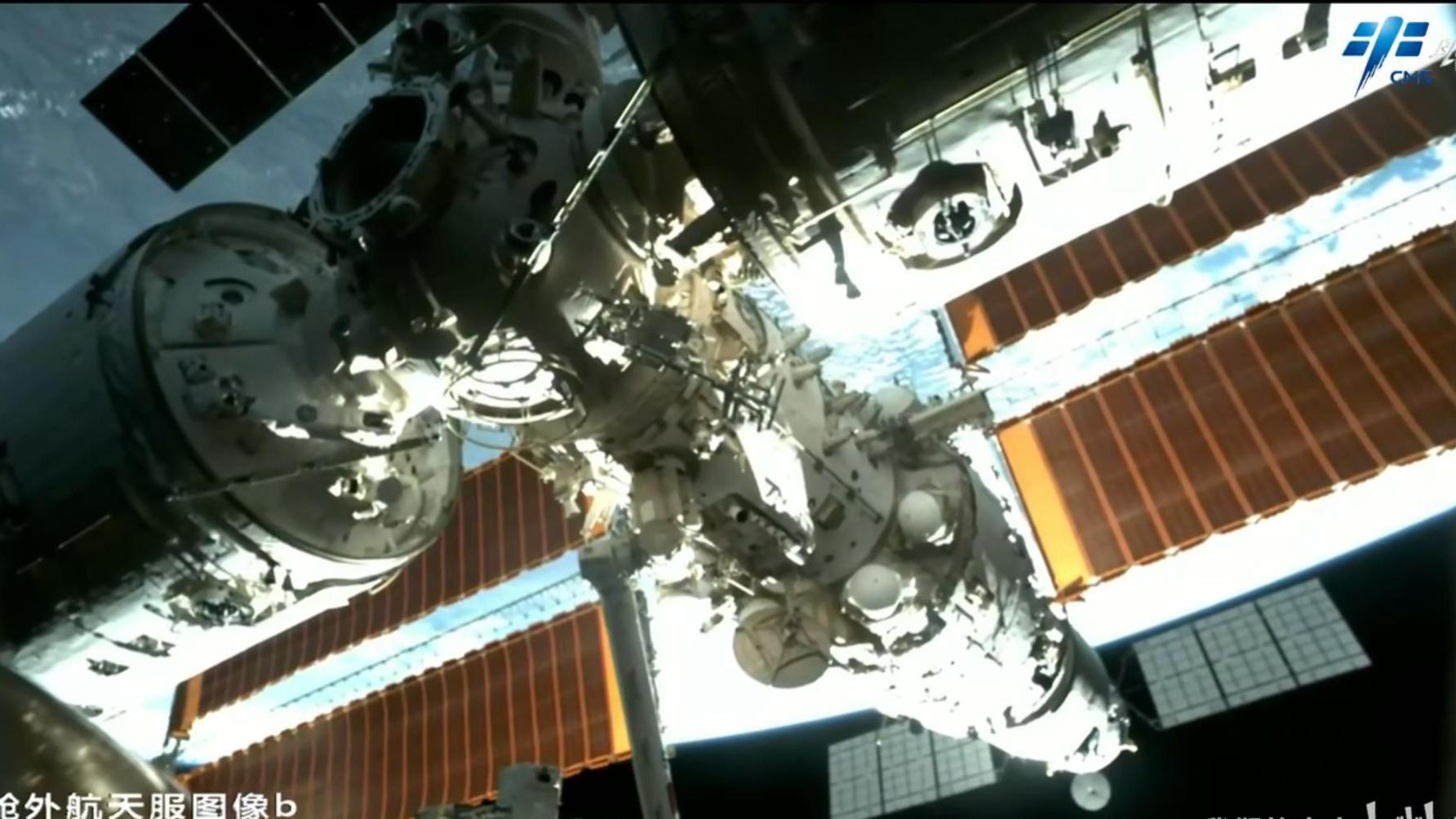 太壮观了！我国空间站三舱组合体动图欣赏，还没有手机拍得清楚？