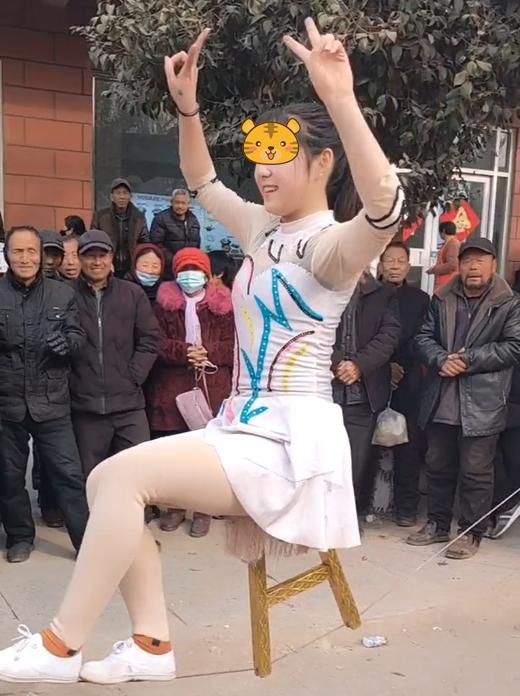 19岁女孩养活4个弟妹，家境贫困只能学杂技，相亲10几次没人要