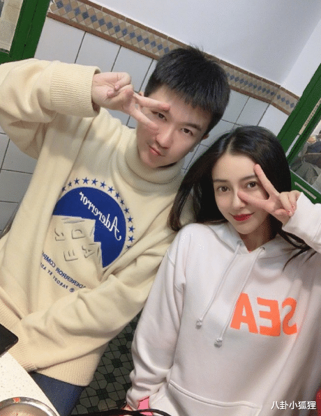 宋祖儿|张大大晒与杨幂Baby合照，“双杨”从背后抱他，一个遮眼一个捂嘴