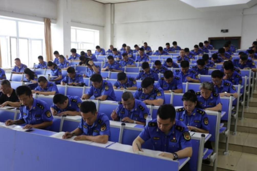 |北大博士毕业考上“街道办城管”，引网友一阵热议，大材小用了？