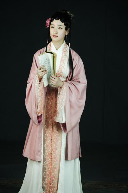 宋轶|“二手专家”宋轶，多次穿大咖穿剩的衣服，体制内的她为何至此？