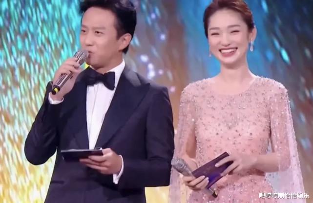 董卿|蓝羽，真的越来越有董卿“接班人”的样子了！