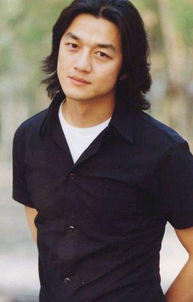 李亚鹏|“凤凰男”李亚鹏:和5个女人恋爱过,却情落海哈金喜,原因很现实