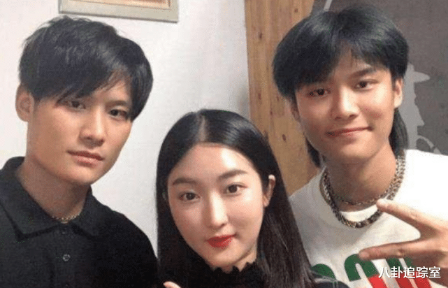 带货|无下限?小杨哥带货拖鞋,为证质量用嘴“撕”,网友:别把牙崩了