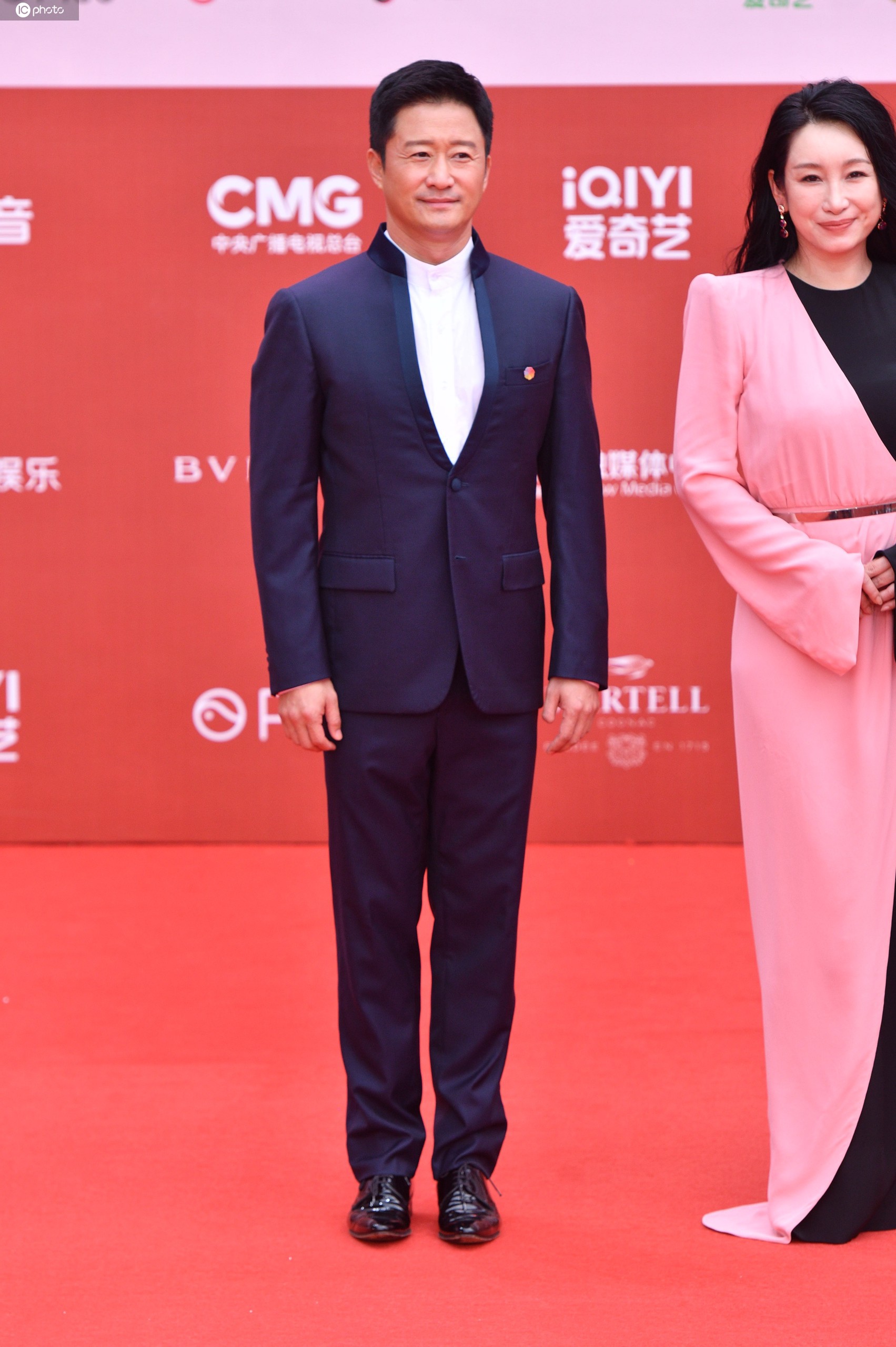 江疏影|北京电影红毯：内地港台明星百花齐放 古天乐老到让人泪目吴千语颜值抗打小肚子明显