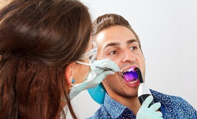 口臭|男人出现“1黑2臭”,或许是肾脏“不堪重负”,希望你一个也不占