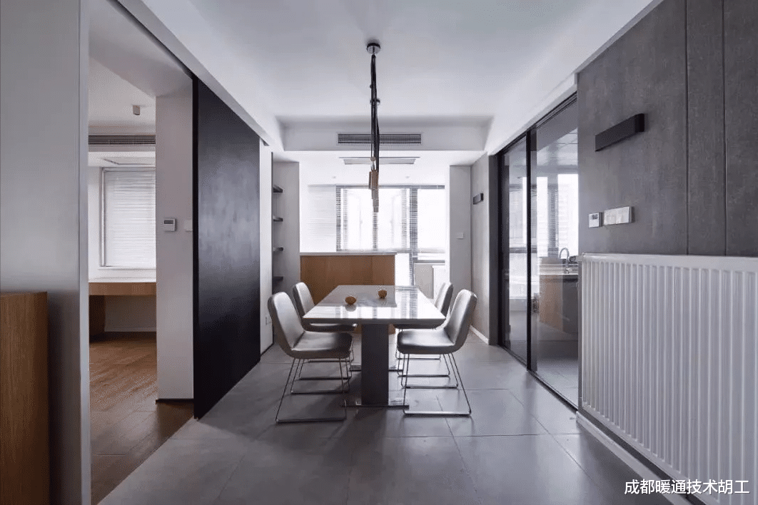 暖气片摸起来很烫，为什么室内温度达不到要求呢？