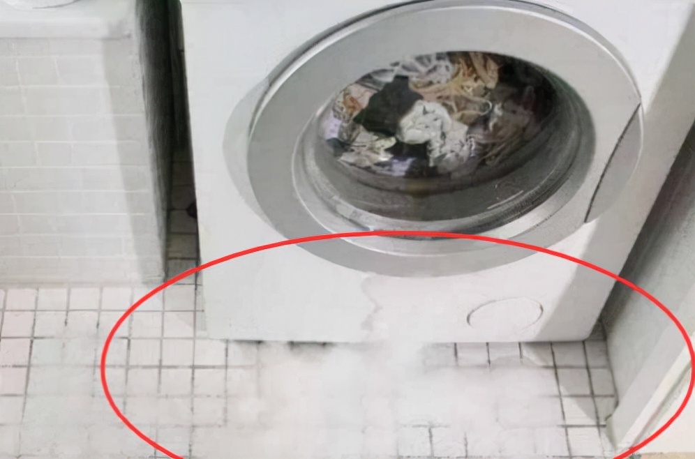 洗衣机排水管直接插在地漏上,师傅一看就摇头,可别这样做