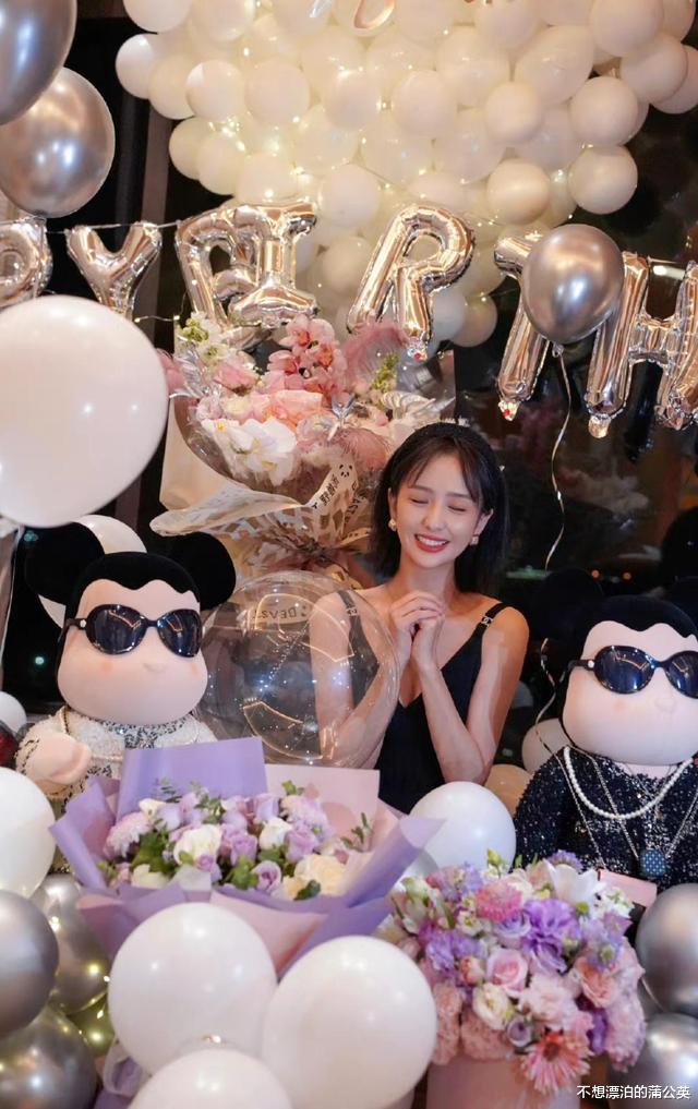 佟丽娅|佟丽娅39岁生日，现场收到玫瑰花，前夫祝福疑透露丫丫感情现状