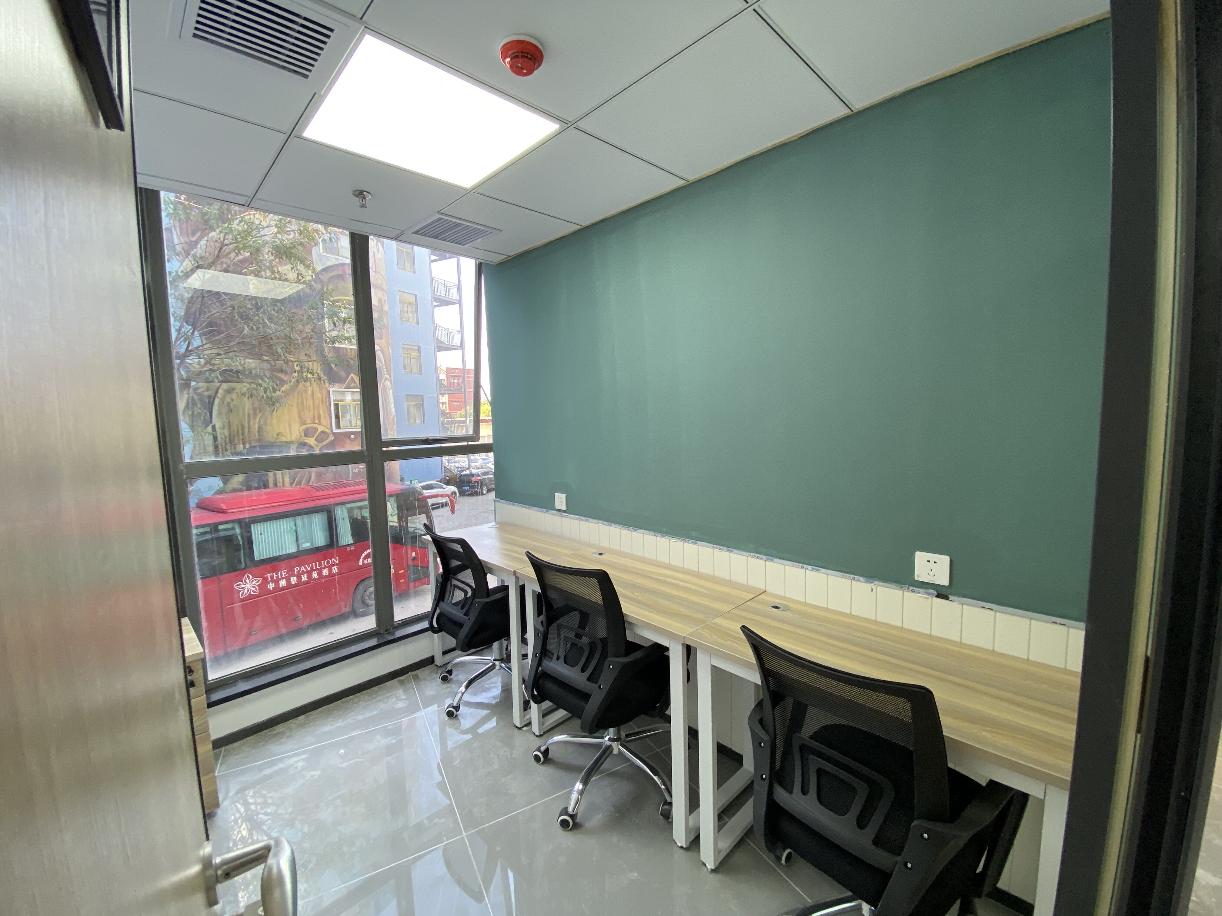 龙岗|龙岗大运中心,小面积办公室长什么样