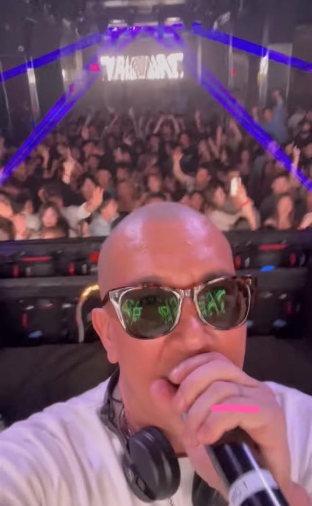 具俊晔|太甜了！具俊晔国外商演很成功，无名指婚戒很抢镜，隔空表白大S