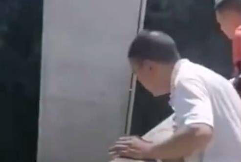 男子骑电车从3层立交桥坠落,当场身亡!