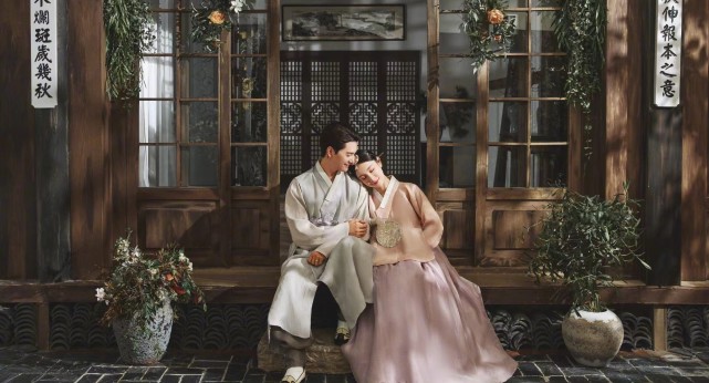 台湾|张檬晒与金恩圣婚纱照，中韩西式风格都有，甜蜜告白：心上人是枕边人