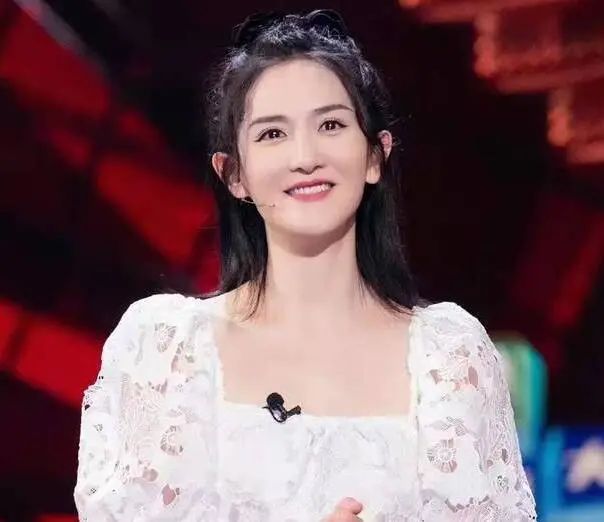 谢娜|谢娜东方卫视春晚献唱,或顶替原主持成新一姐?要彻底抛弃老东家