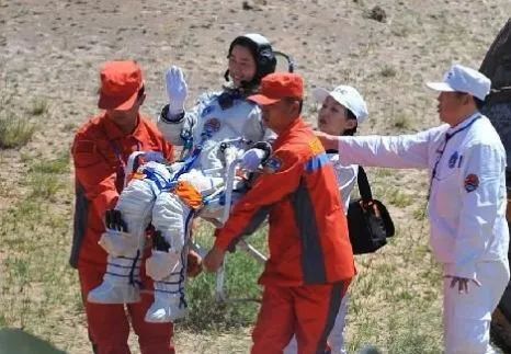 中国第一位“女航天员”刘洋, 现在过着怎样的生活? 今天她再次出征