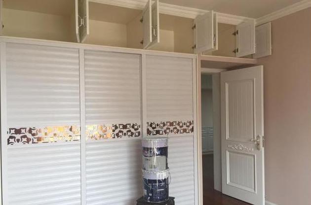 新房硬装花了8万,老妈保洁完就很漂亮了,老婆说最满意全屋橱柜